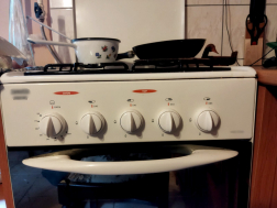 A gáztűzhely üzemelt.