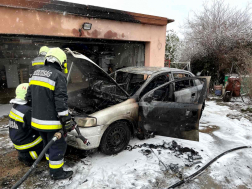 A lángok eloltása után átvizsgálták a járművet a beavatkozók