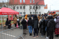 Flórián téren érdeklődők