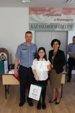 mindenki kapott elismerő oklevelet
