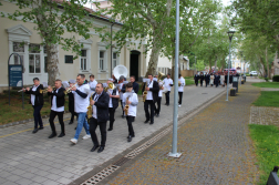 felvonulás