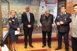 megnyitó