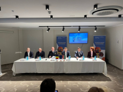 nyitókonferencia