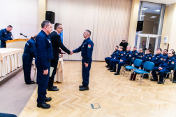 Vörös Tamás igazgató átveszi a sluszkulcsot