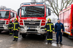 kisvárdai tűzoltók, új jármű és vármegyei igazgató úr