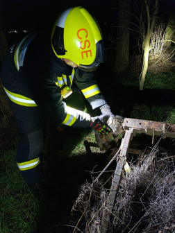 A tűzoltó segítettek.