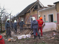 tűzoltók az árvíznél