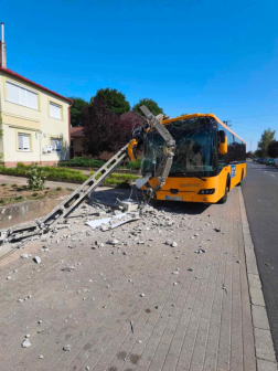 fotó a helyszínről, a balesetes járműről