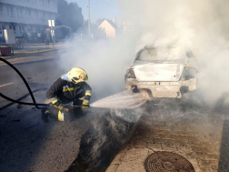 A főút mentén húzódott le az autó