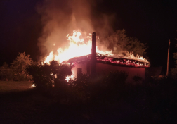 Hajnalban keletkezett a tűz, a lángok messziről látszódtak.