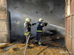 A nyíregyházi hivatásos tűzoltók is oltották a tüzet